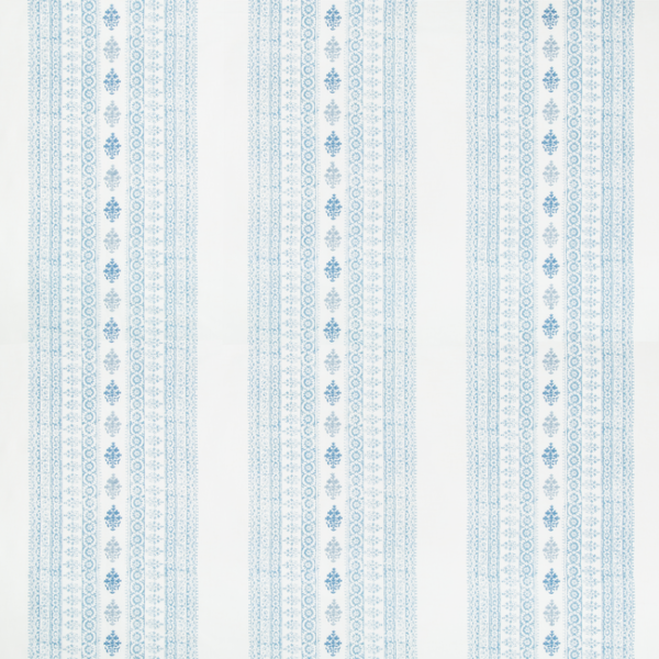 LEE JOFA WESTPORT SEACLIFFE PRINT - SKY upholstery fabric swatch for sample-first furniture planning